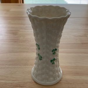 Vase Belleek perfect condition
